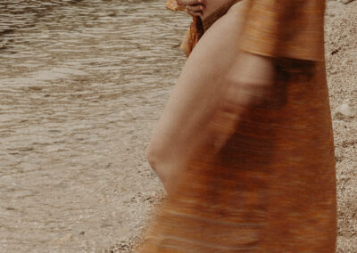 Shooting photos de grossesse sur la plage réalisé par Lesley S. Photography basé dans Les Landes